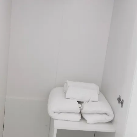 R0 Avec Salle De Bain Partagee Pres De L'hopital De La Citadelle A * Liege