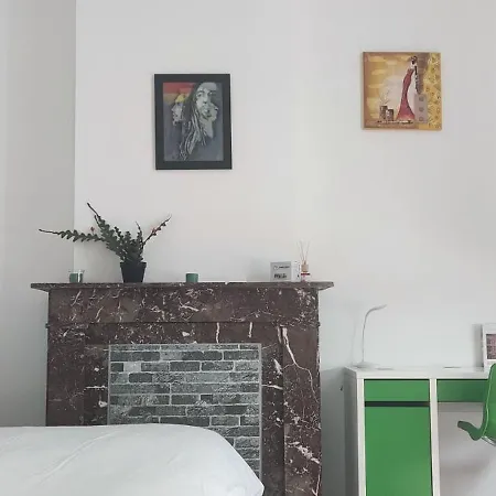 R0 Avec Salle De Bain Partagée Près De L'hôpital De La Citadelle à * Lieja