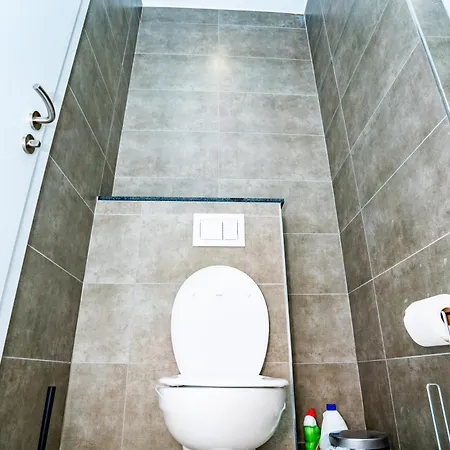 R0 Avec Salle De Bain Partagée Près De L'hôpital De La Citadelle à Habitación en casa particular Lieja