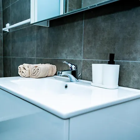 R0 Avec Salle De Bain Partagee Pres De L'hopital De La Citadelle A Homestay