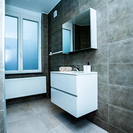 R0 Avec Salle De Bain Partagee Pres De L'hopital De La Citadelle A Rum i privatbostad *