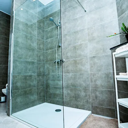 Habitación en casa particular R0 Avec Salle De Bain Partagée Près De L'hôpital De La Citadelle à