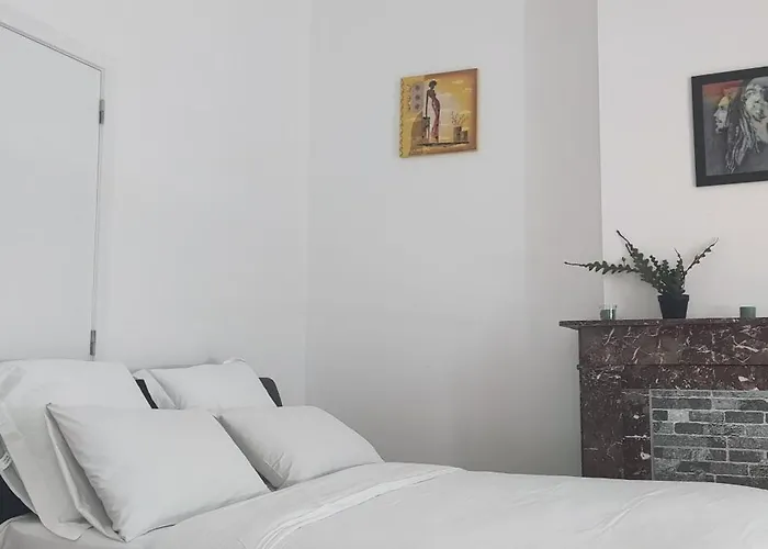 R0 Avec Salle De Bain Partagee Pres De L'hopital De La Citadelle A Проживание в семье *