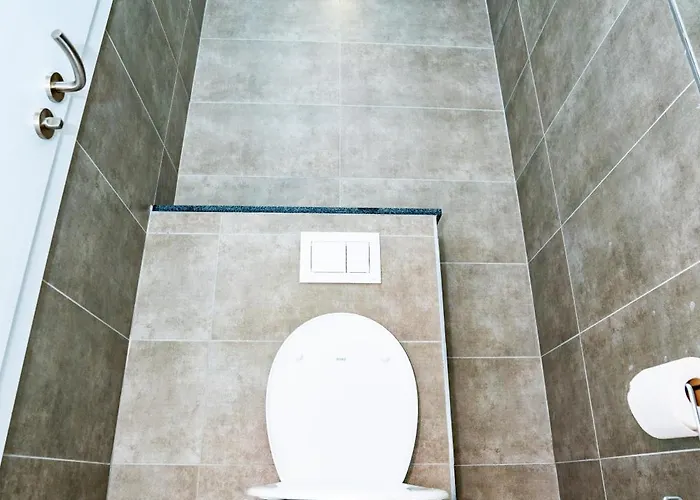 R0 Avec Salle De Bain Partagee Pres De L'hopital De La Citadelle A 民宿 列日