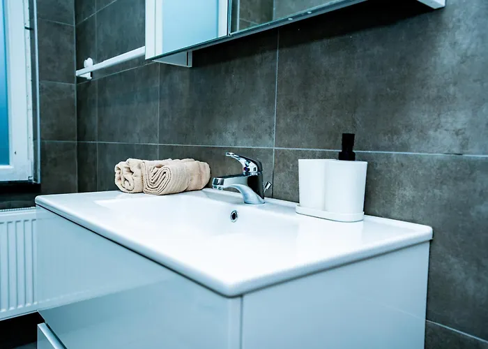 R0 Avec Salle De Bain Partagee Pres De L'hopital De La Citadelle A Проживание в семье