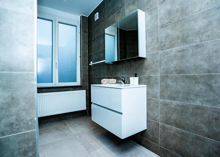 R0 Avec Salle De Bain Partagee Pres De L'hopital De La Citadelle A Проживание в семье *