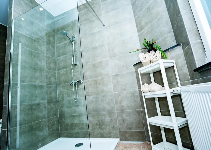 R0 Avec Salle De Bain Partagee Pres De L'hopital De La Citadelle A 民宿 *